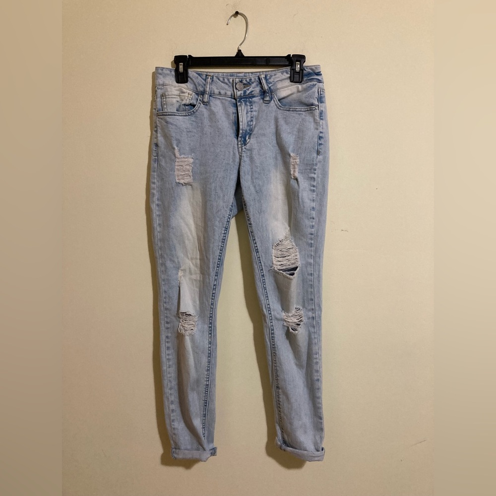refuge Light Wash Cropped Jeans